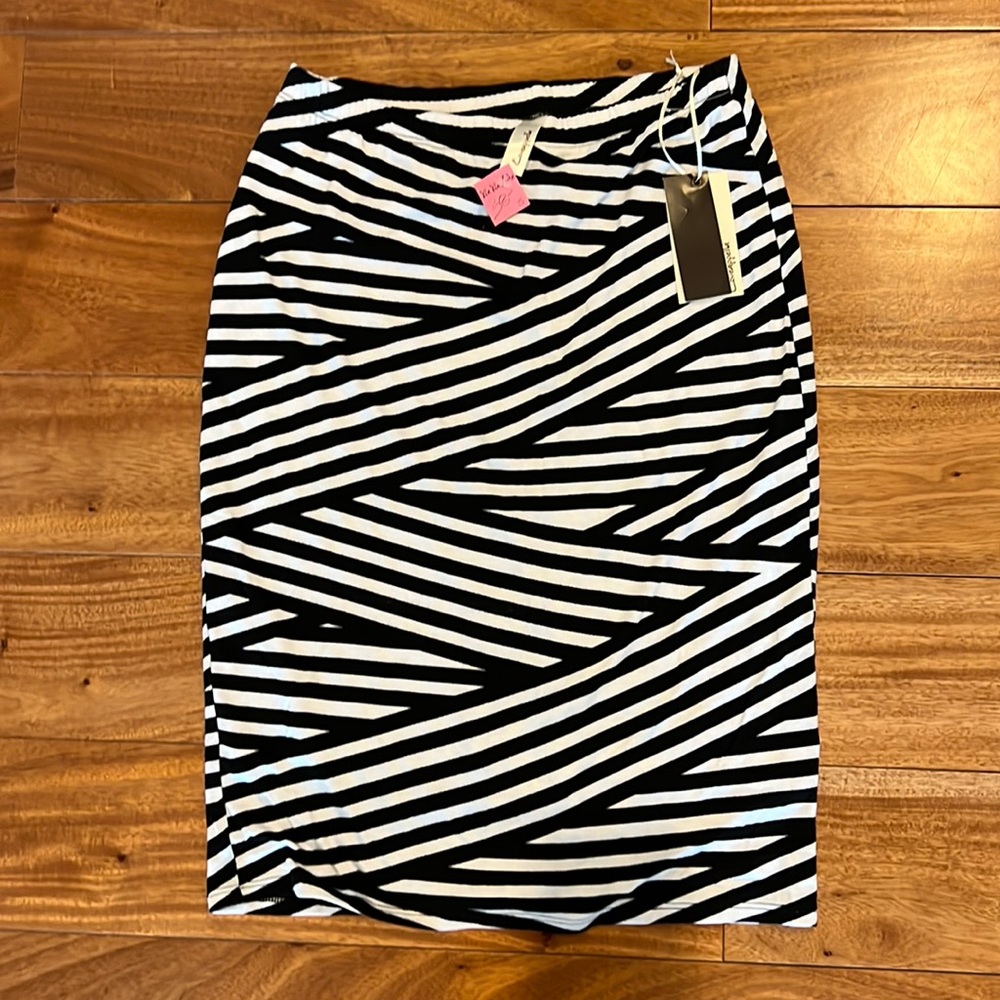 NWT skirt, slim, black and white lines, soft but hangs perfectly!